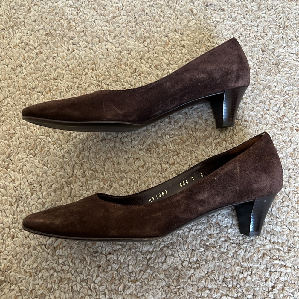 Salvatore Ferragamo Court Heeled Shoes View 2